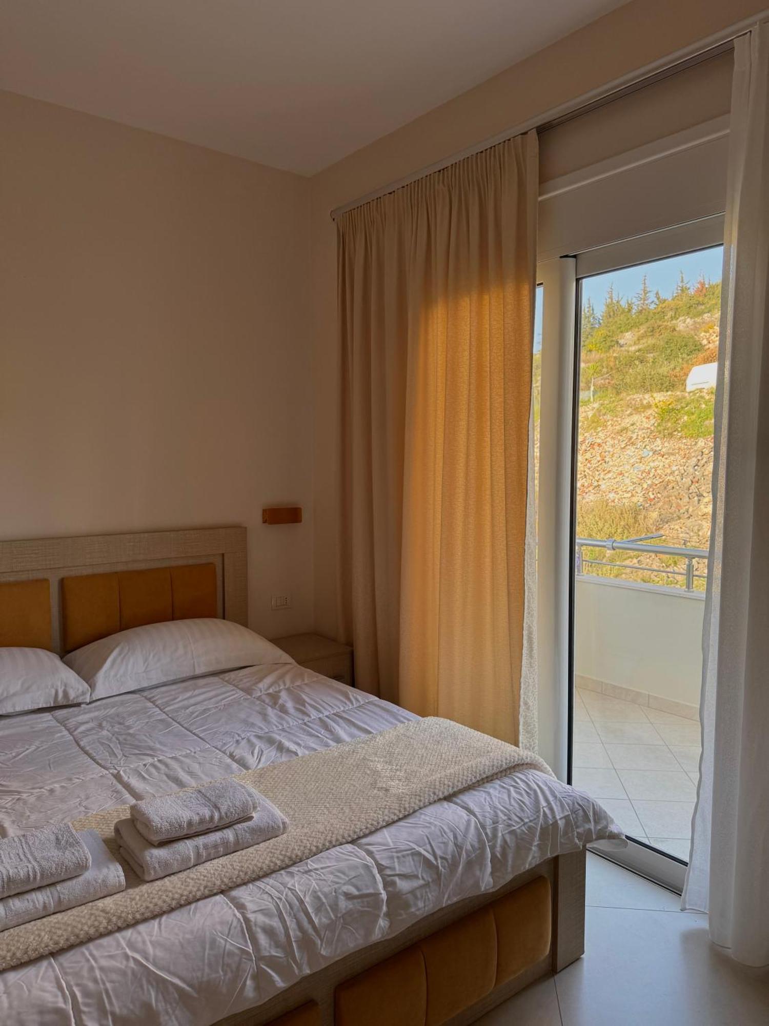 Vila Majola Sarandë Exteriör bild